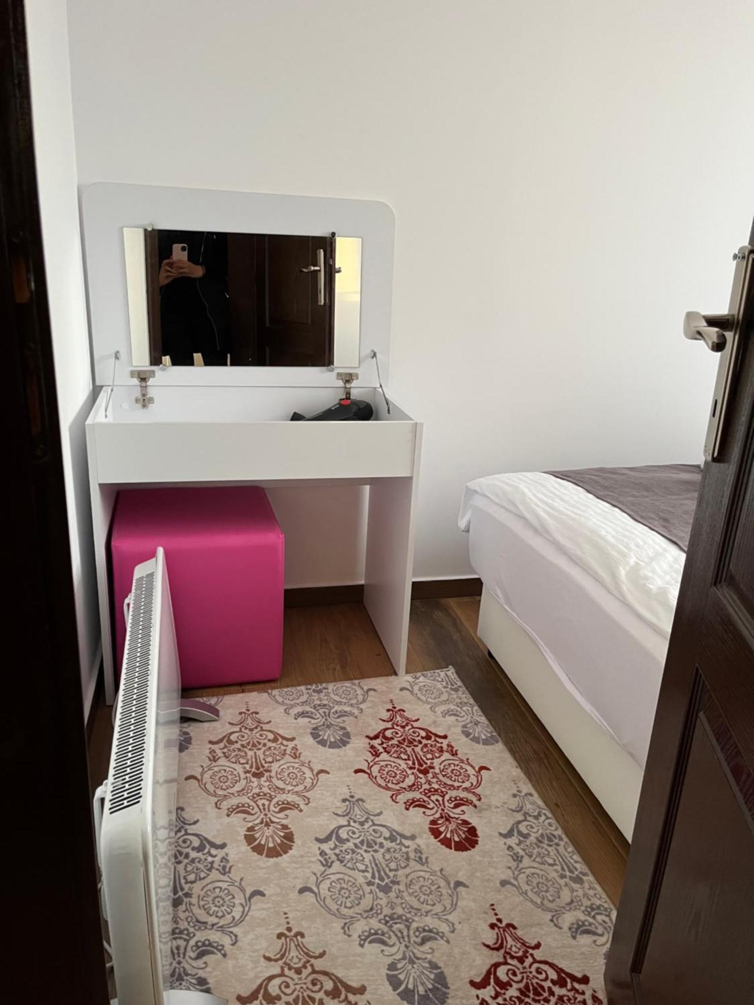 Airport Sky Apartments Lux Белград Экстерьер фото